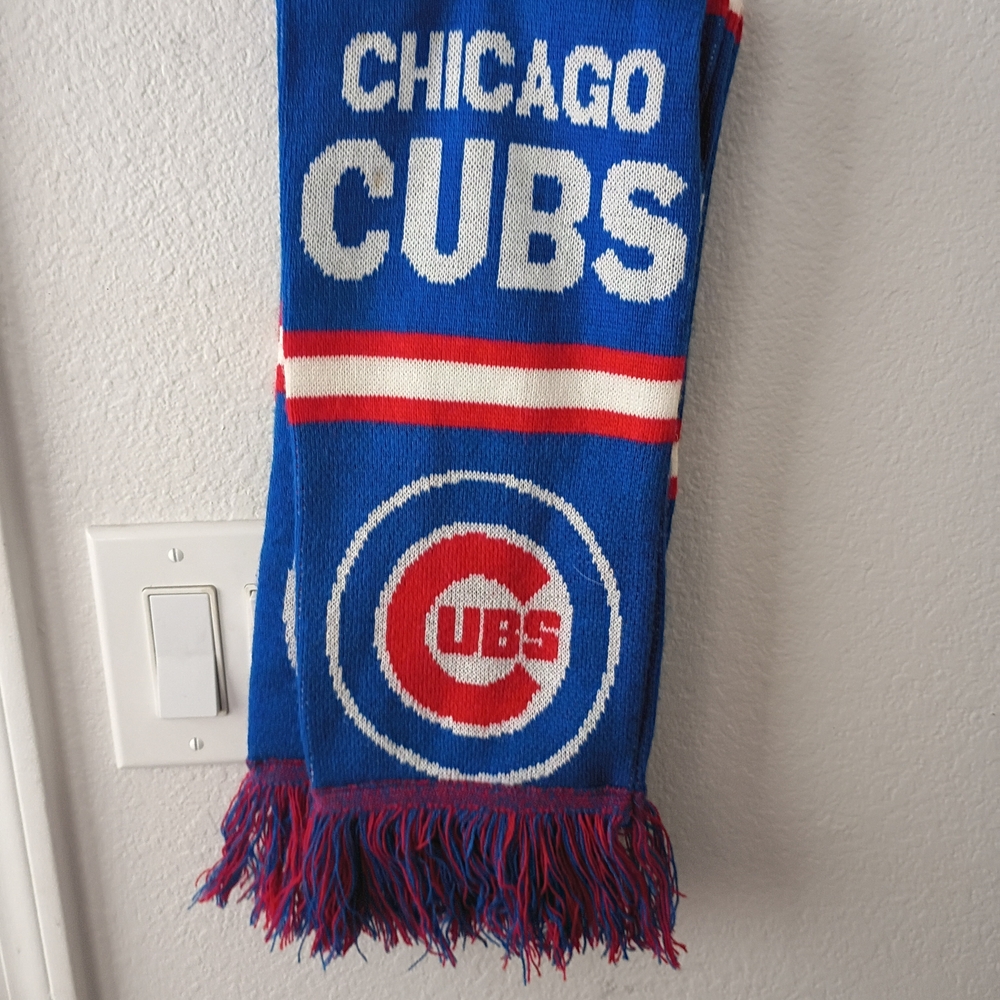 Forever Collectibles Blue Red White Knit Scarf Tag Detail